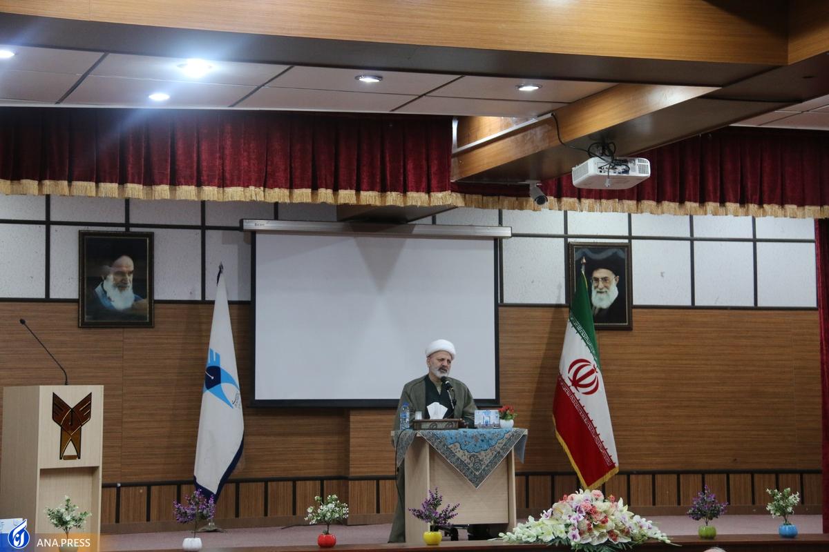 تبیین شئون «من» وجودی انسان براساس فهم و نگرش  در «من» پنجم معشوقی جز خدا نمی‌شناسیم