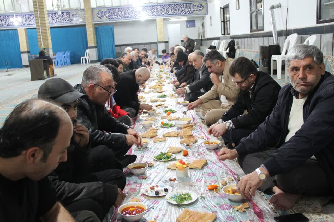 برپایی افطاری ساده در مسجد محمد رسول الله آستارا - خبرگزاری مهر | اخبار ایران و جهان