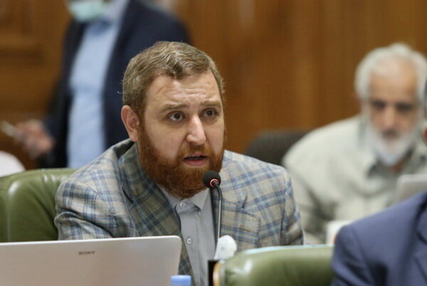 برخی از مناطق تهران به پناهگاه اراذل و سارقان تبدیل شدهاند/ ضرورت حمایت قضایی از پلیس در مقابله با زورگیری